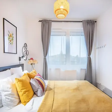Modern Bright Place With Terrace Апартаменты *