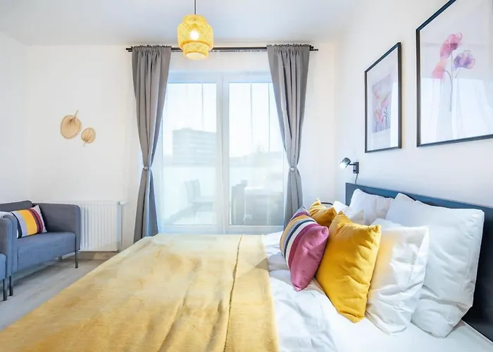 Modern Bright Place With Terrace Apartment